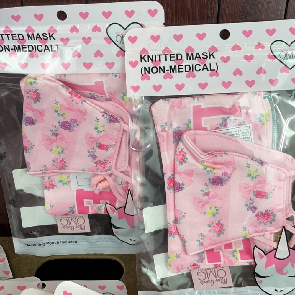 OMG girls kids masks w/ pouch. - Picture 2 of 5